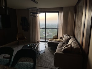 Smart TV - Luxury never goes wrong come relax in this stunning apartment with the best view (Santiago De Los Caballeros)