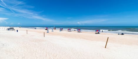 Una spiaggia nelle vicinanze