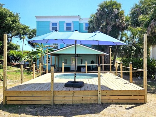 5 bed 4 bath pool table, fire pit, walk to beach