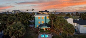 5 bed 4 bath pool table, fire pit, walk to beach