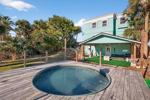 Outdoor spa tub - 5 bed 4 bath pool table, fire pit, walk to beach (Daytona Beach)