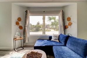 Smart TV, fireplace, table football