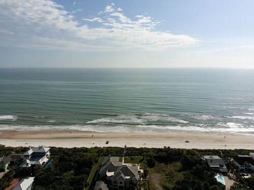 5 bed 4 bath pool table, fire pit, walk to beach