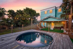Pool - 5 bed 4 bath pool table, fire pit, walk to beach (Daytona Beach)