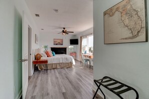 5 bedrooms, desk, iron/ironing board, free WiFi