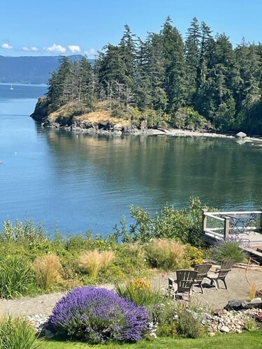 Studio Unit with Views of Hales Passage and Mt Baker