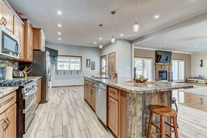 Fridge, microwave, oven, stovetop - Beautiful Country Setting with Heated Inground Pool and Stocked Pond (Dawson)