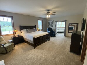 5 bedrooms, desk, iron/ironing board, free WiFi - Beautiful Country Setting with Heated Inground Pool and Stocked Pond (Dawson)