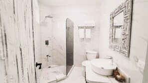 Shower, hair dryer, towels, soap - Puertas del Mar (Quepos)