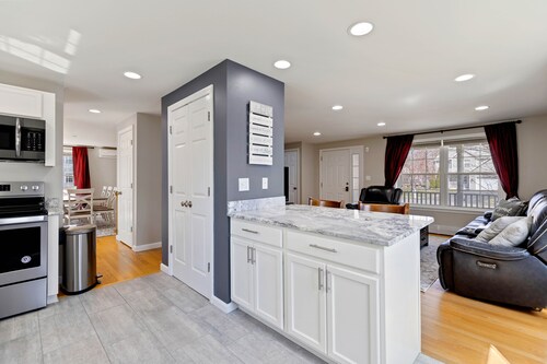 Convenient Portland home 3 miles from Downtown