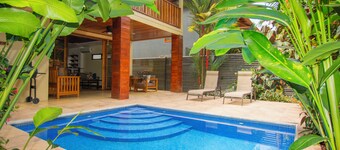 Villa Del Sol, steps to Dominical Beach with Private Pool!