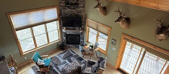 Quiet, secluded bluff top cabin with beautiful sunsets