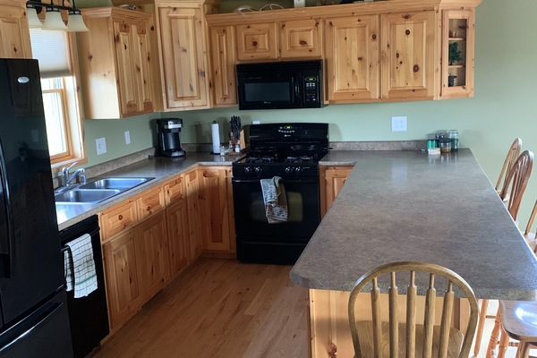 Kylskåp, mikrovågsugn, ugn och spishäll