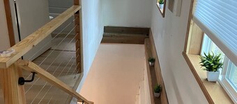 Beautiful, Peaceful Family and Pet Friendly Cabin in Woods. Sleeps 10.