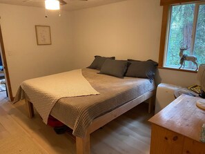 3 bedrooms, desk, travel crib, free WiFi