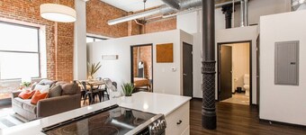 Hip Downtown Loft Walk to River Market and DT