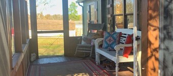 Mule Town Cottage, Historic Columbia TN. 3BR/2BA