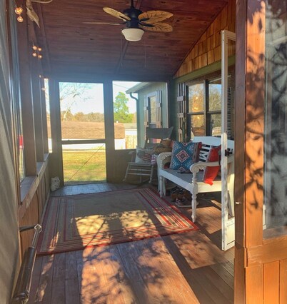 Mule Town Cottage, Historic Columbia TN. 3BR/2BA