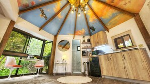 Panoramic Cabin, River View, Mountainside | Living area