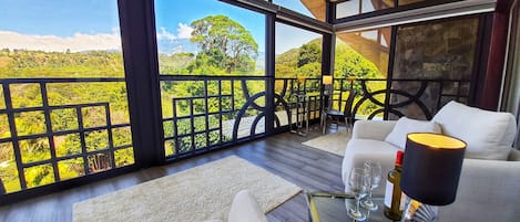 Luxury Studio Suite | Living area