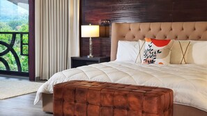 Suite (Bella Vista) | Egyptian cotton sheets, premium bedding, down duvets, laptop workspace - La Residencia by Villa Alejandro (Jaramillo)