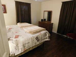 2 chambres, fer et planche à repasser, Wi-Fi gratuit, draps fournis
