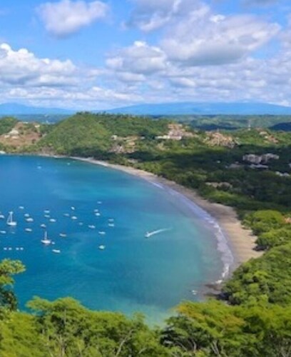 Modern 2br/1.5ba Apt w/ AC & Great Location. #C