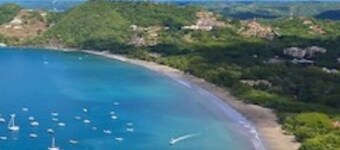 Modern 2br/1.5ba Apt w/ AC & Great Location. #C