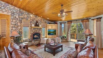 House, Multiple Beds (076 - The Starry Starry Night) | Living area