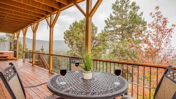 House, Multiple Beds (076 - The Starry Starry Night) | Outdoor dining