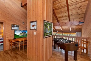 Casa, varias camas (051 - Vista Retreat) | Sala de juegos