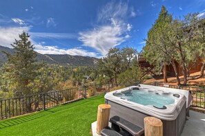 House, Multiple Beds (053 - Glass House on the Ridge) | Outdoor spa tub - 053 - Glass House on the Ridge (Big Bear Lake)