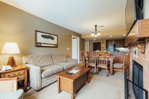 Smart-TV, Kamin, Tischfußball