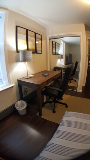 3 Schlafzimmer, Schreibtisch, Bügeleisen/Bügelbrett, WLAN