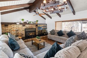 House, Multiple Beds (006 - 12 Bear Lodge) | Living area | TV - 006 - 12 Bear Lodge (Big Bear Lake)
