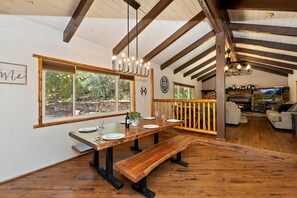 Maison, plusieurs lits (006 - 12 Bear Lodge) | Restauration