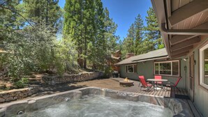 Property grounds - 006 - 12 Bear Lodge (Big Bear Lake)