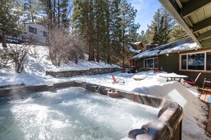 House, Multiple Beds (006 - 12 Bear Lodge) | Outdoor spa tub