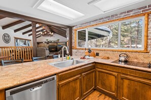 House, Multiple Beds (006 - 12 Bear Lodge) | Private kitchen | Fridge, dishwasher, paper towels - 006 - 12 Bear Lodge (Big Bear Lake)