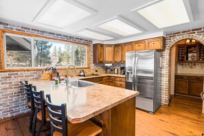 獨棟房屋, 多張床 (006 - 12 Bear Lodge) | 私人廚房 | 電冰箱、洗碗機  、紙巾