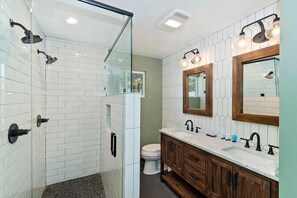 House, Multiple Beds (006 - 12 Bear Lodge) | Bathroom | Soap, toilet paper - 006 - 12 Bear Lodge (Big Bear Lake)