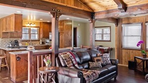 House, Multiple Beds (089 - Chic Chalet) | Private kitchen - 089 - Chic Chalet (Big Bear Lake)