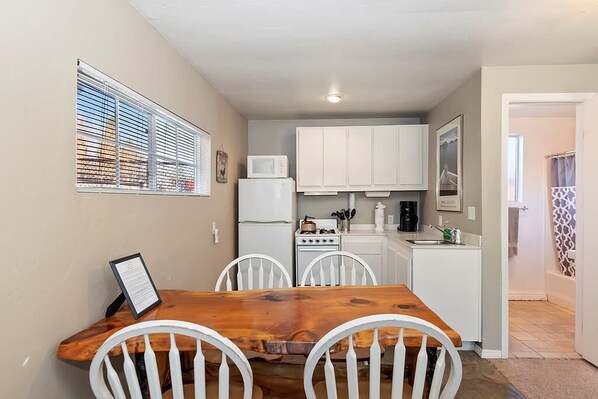 House, Multiple Beds (066 - Morningwood) | Private kitchen | Fridge, dishwasher, paper towels