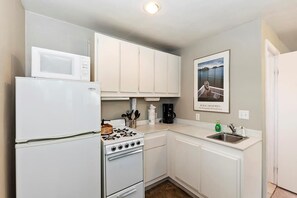 House, Multiple Beds (066 - Morningwood) | Private kitchen