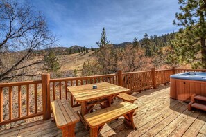 House, Multiple Beds (004 - Bearadise) | Outdoor spa tub