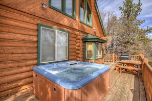 House, Multiple Beds (004 - Bearadise) | Outdoor spa tub