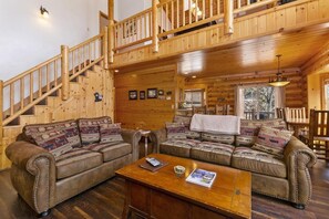 House, Multiple Beds (004 - Bearadise) | Living area - 004 - Bearadise (Big Bear Lake)