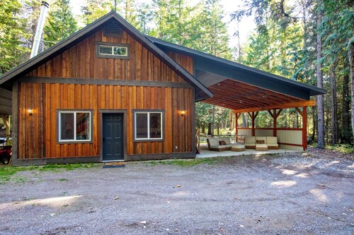 Brand new cabin in the woods!
