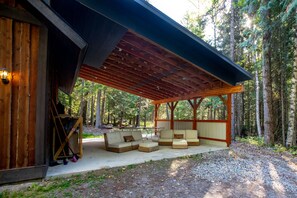 Terrace/patio - Brand new cabin in the woods! (Whitefish)