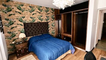 2 habitaciones, caja de seguridad en la habitación y escritorio